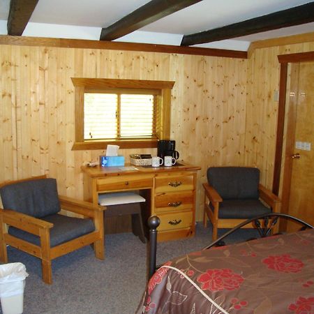 Helmcken Falls Lodge Cabin Rooms And Rv Park Clearwater Exterior photo